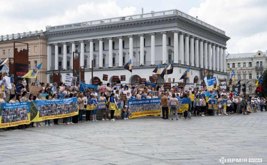 У центрі Києва пройшла акція на підтримку родин безвісти зниклих на Херсонщині