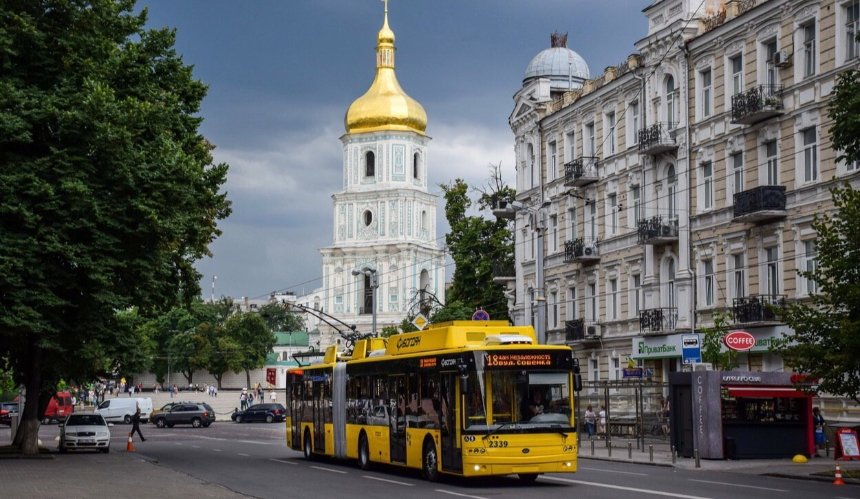 Низка тролейбусів Києва змінить маршрути 24 серпня: схеми руху