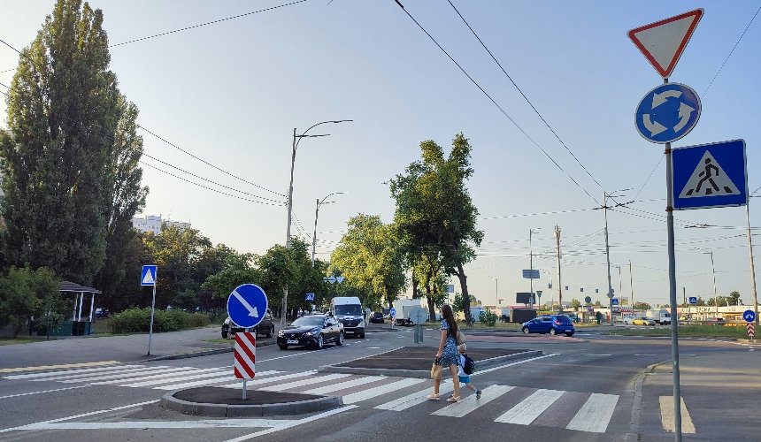 У Києві облаштовують кільцеві розв’язки на перехрестях для зниження кількості аварій