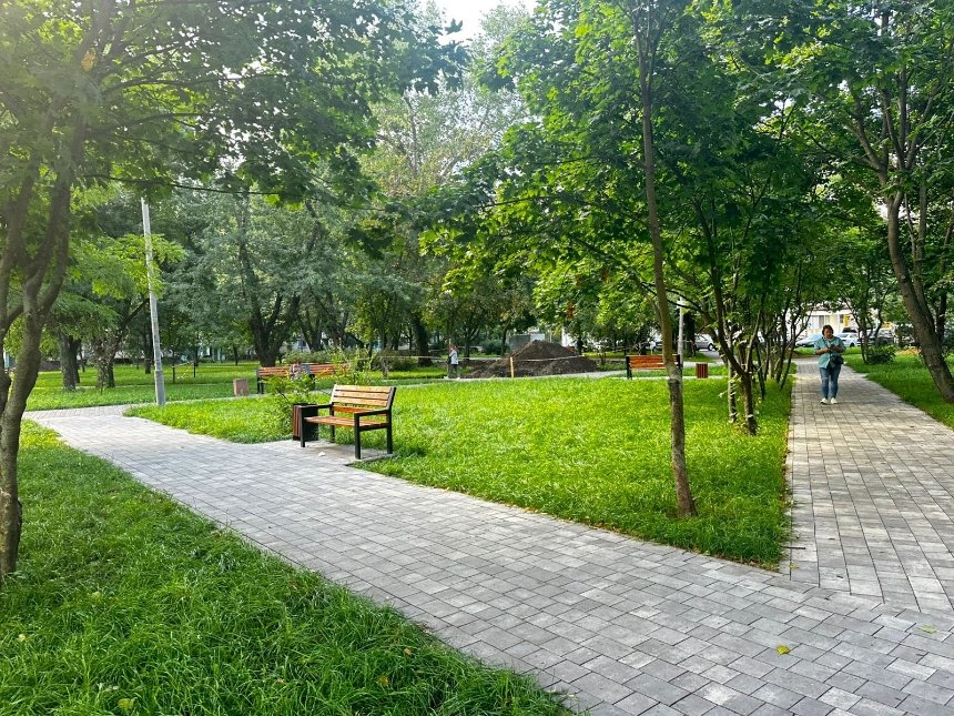 У Дніпровському районі Києва ремонтують сквер на вулиці Шептицького: подробиці