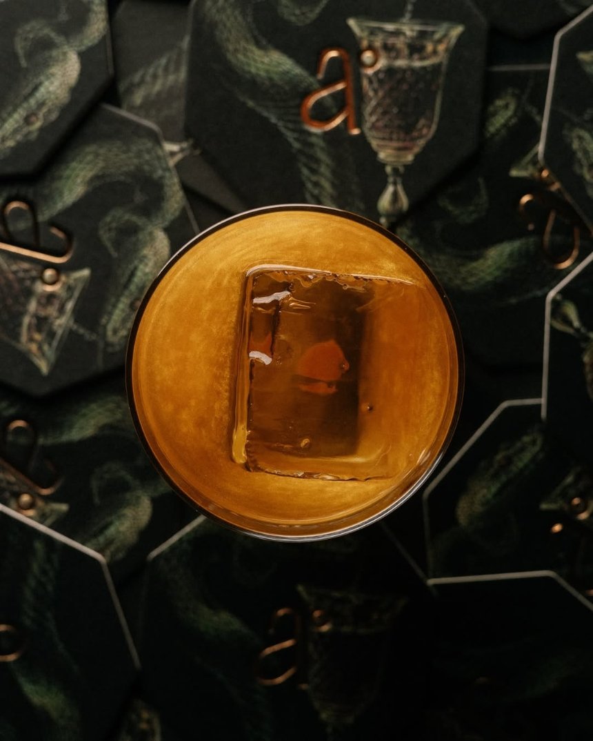 Коктейльні бари Києва, де можна випити Negroni: меню, ціни та адреси
