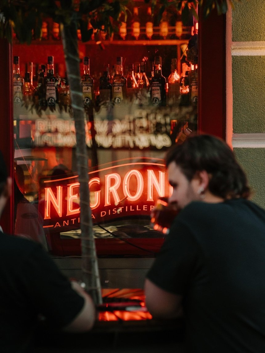 Коктейльні бари Києва, де можна випити Negroni: меню, ціни та адреси