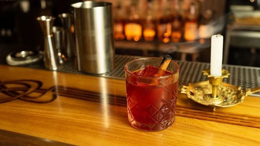Коктейльні бари Києва, де можна випити Negroni: меню, ціни та адреси
