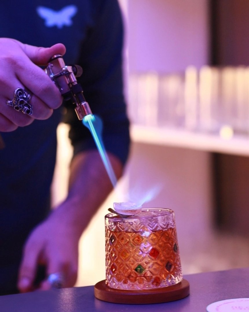 Коктейльні бари Києва, де можна випити Negroni: меню, ціни та адреси
