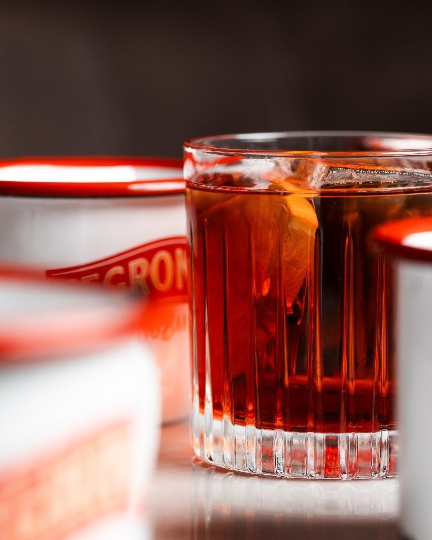 Коктейльні бари Києва, де можна випити Negroni: меню, ціни та адреси
