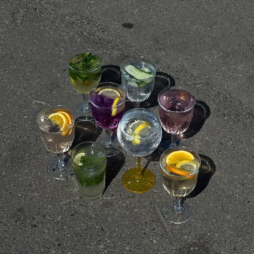 Коктейльні бари Києва, де можна випити Negroni: меню, ціни та адреси