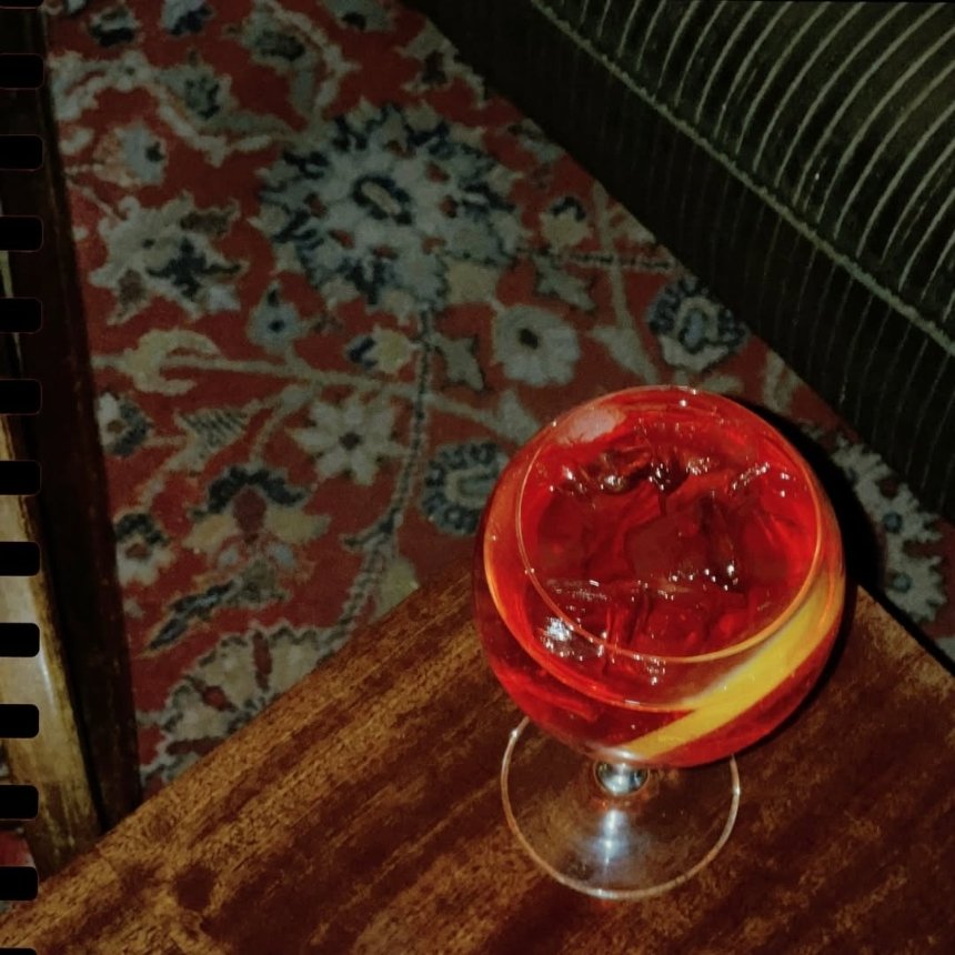 Коктейльні бари Києва, де можна випити Negroni: меню, ціни та адреси