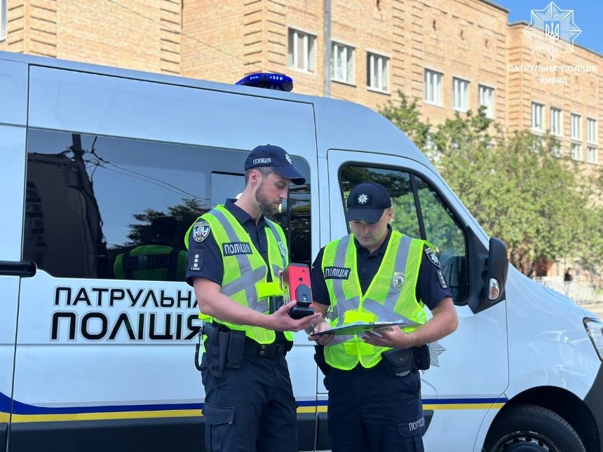 Патрульні Києва перевіряють переходи біля шкіл перед початком навчального року