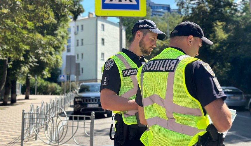 Патрульна поліція Києва перевіряє переходи біля шкіл перед початком навчального року