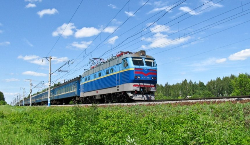 Рух поїздів на Солотвино відновлять завтра після аварії на Закарпатті