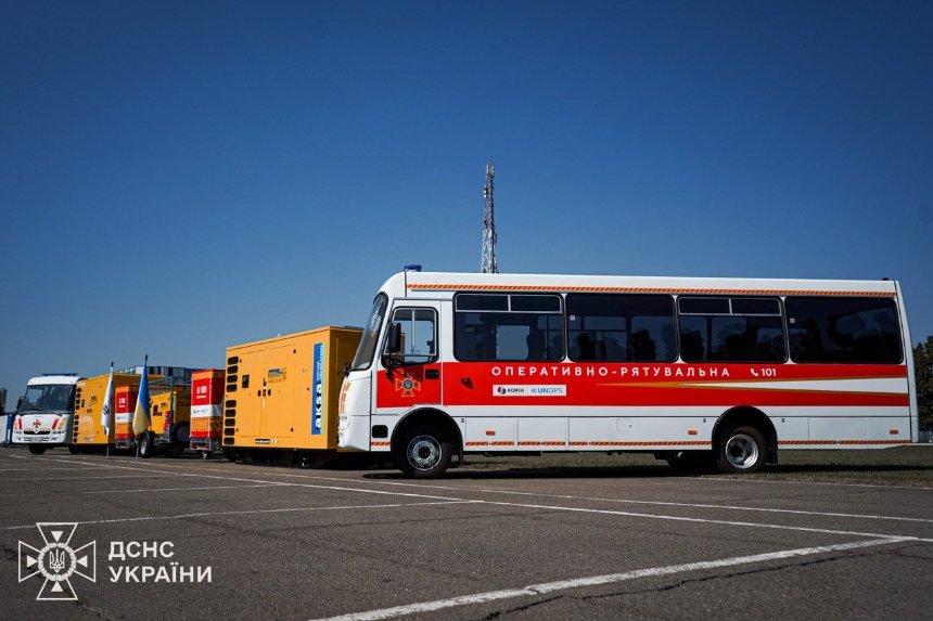 Українські рятувальники отримали техніку та обладнання від Південної Кореї