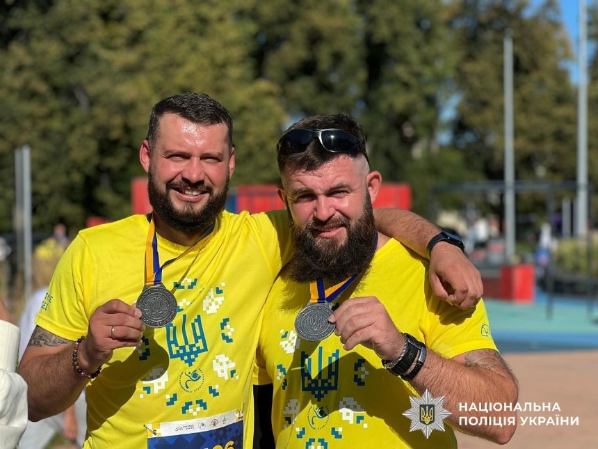 Ветерани столичної поліції взяли участь у "Забігу у вишиванках"