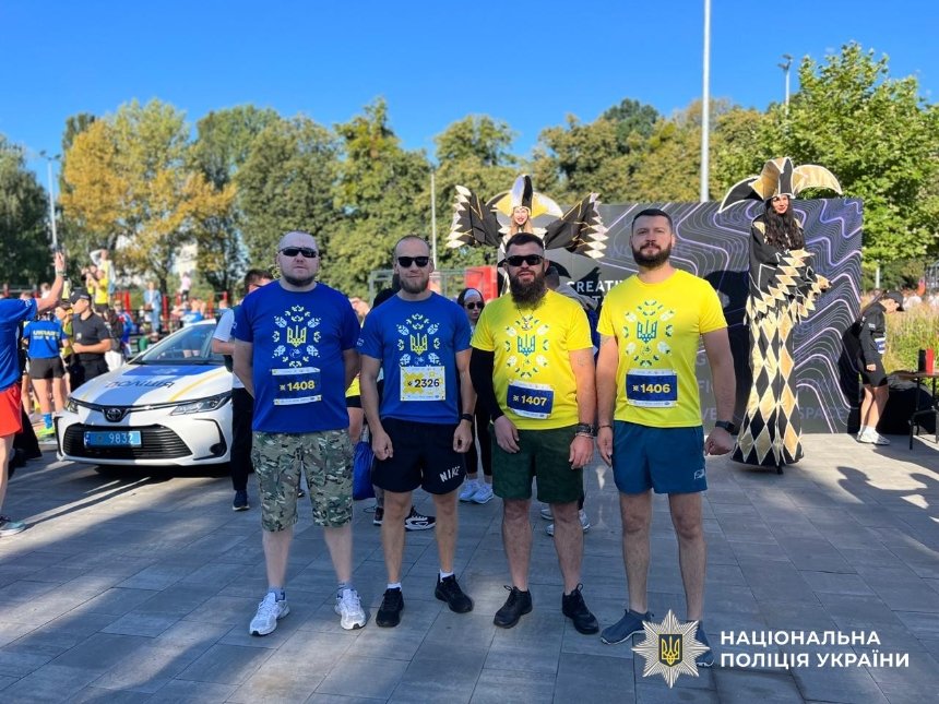Ветерани столичної поліції взяли участь у "Забігу у вишиванках"