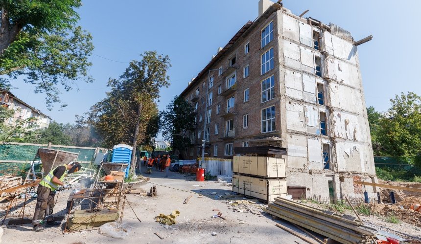 Відновлення зруйнованого будинку у Шевченківському районі Києва