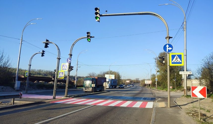 У Голосіївському районі облаштовують новий світлофор