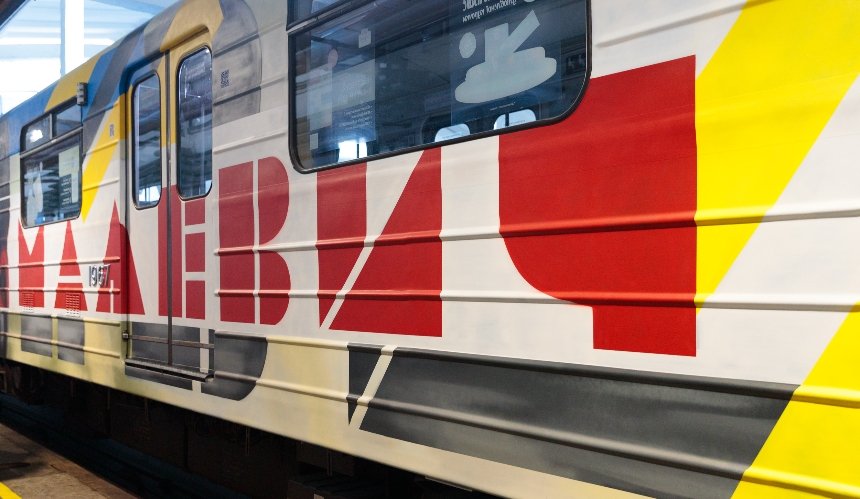 У київському метро запустили артпоїзд Казимира Малевича