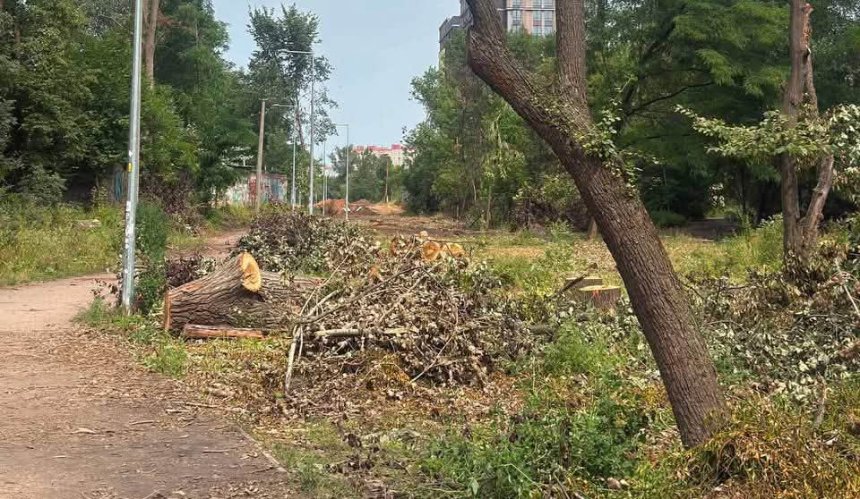 Будівництво теплотраси на Теремках призупинили: шукають маршрут в обхід парку