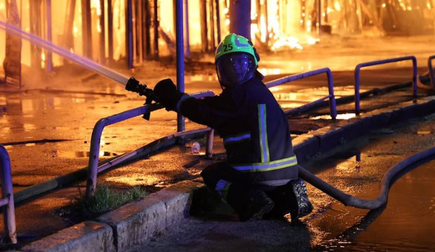 Нічна атака на Київ 16 серпня: є постраждалі, пожежа на ринку та руйнування у двох районах