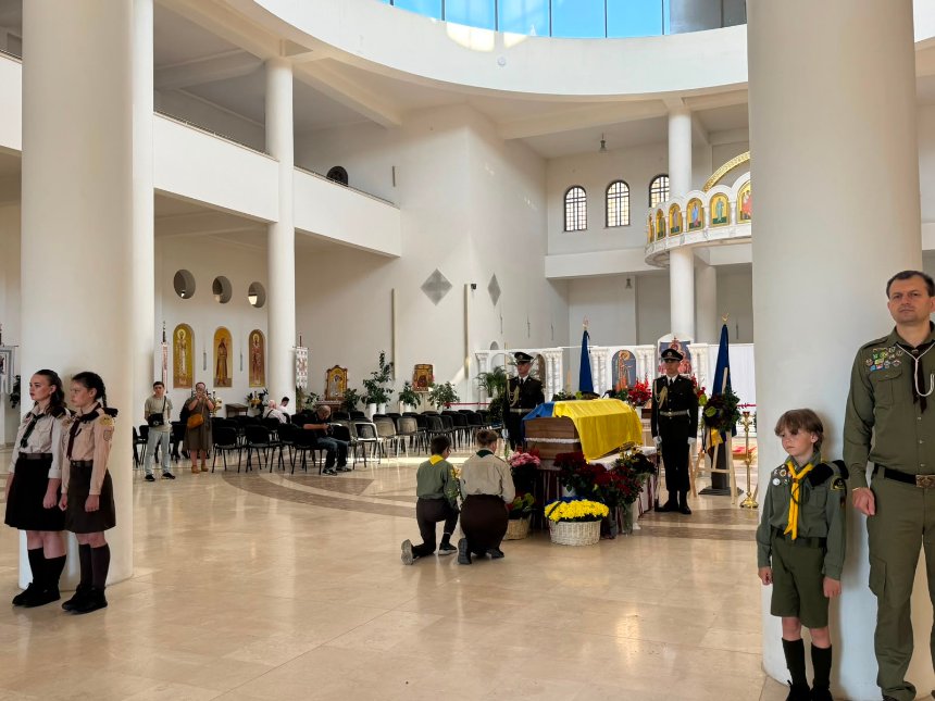 У Києві відбулося прощання та перепоховання праху провідника ОУН Євгена Коновальця
