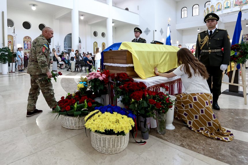 У Києві відбулося прощання та перепоховання праху провідника ОУН Євгена Коновальця