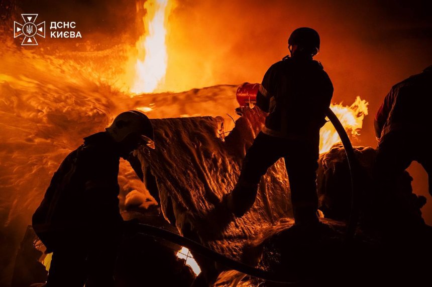 Пожежу в Голосіївському районі після атаки 20 серпня ліквідували Пожежу в Голосіївському районі після атаки 20 серпня ліквідували