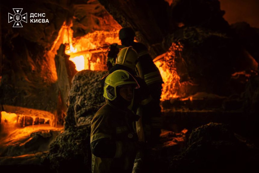 Пожежу в Голосіївському районі після атаки 20 серпня ліквідували Пожежу в Голосіївському районі після атаки 20 серпня ліквідували