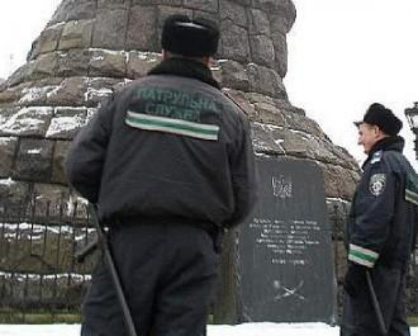 Из центра Киева хотят убрать камень в честь гетмана Ющенко