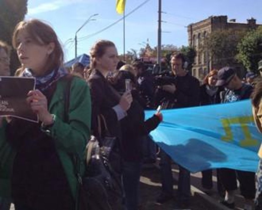 В Киеве прошел пикет в поддержку крымских татар (фото)