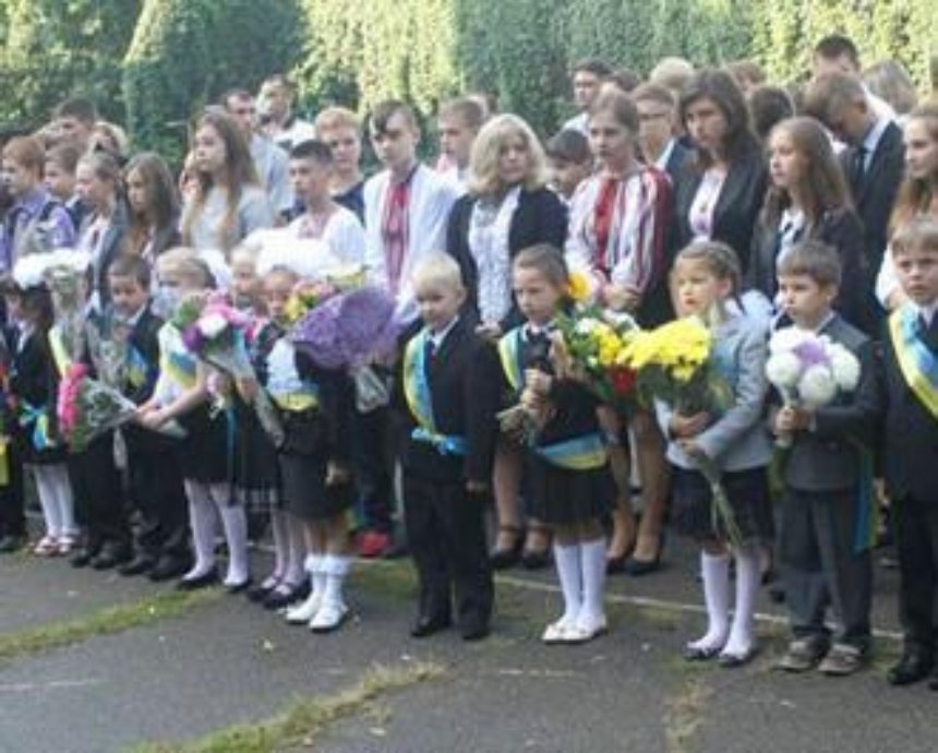 Киевские школьники собрали для военных 6 миллионов гривен