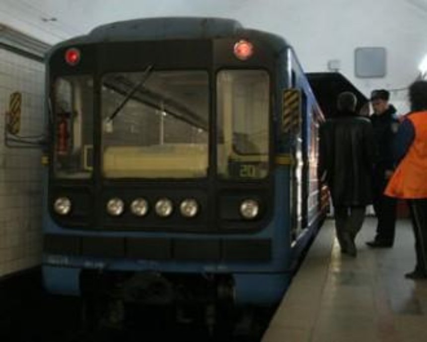 Подробности ЧП в киевском метро: супруги бросились под поезд из-за войны и "доброжелателей"