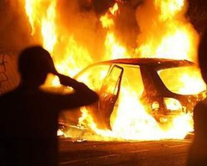 Вчера в столице горело два автомобиля
