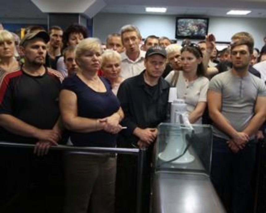 Бунт на заводе "Антонова": директор прорывался на работу с батальоном милиции