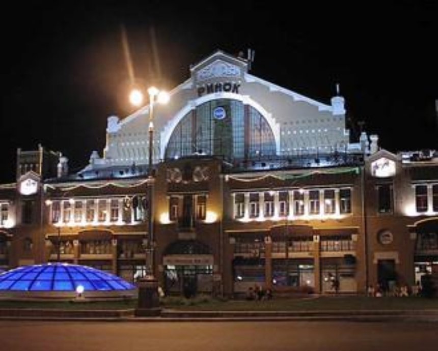 Возле Бессарабского рынка столкнулись четыре авто