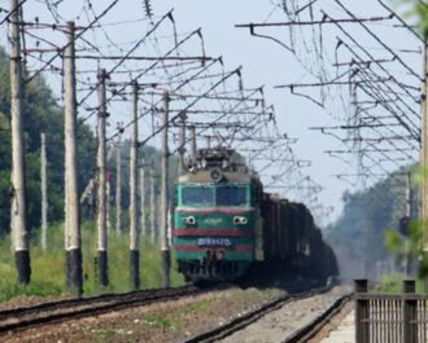 В Киеве под колесами поезда погибла 21-летняя студентка