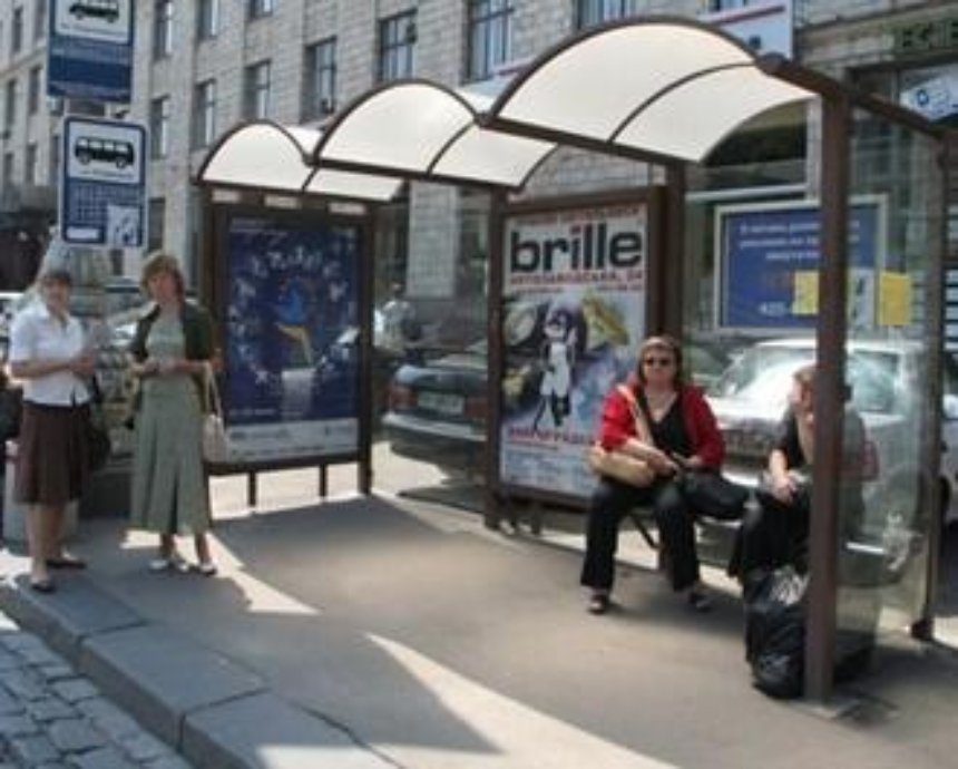 В Киеве появятся автобусные и троллейбусные остановки европейского образца