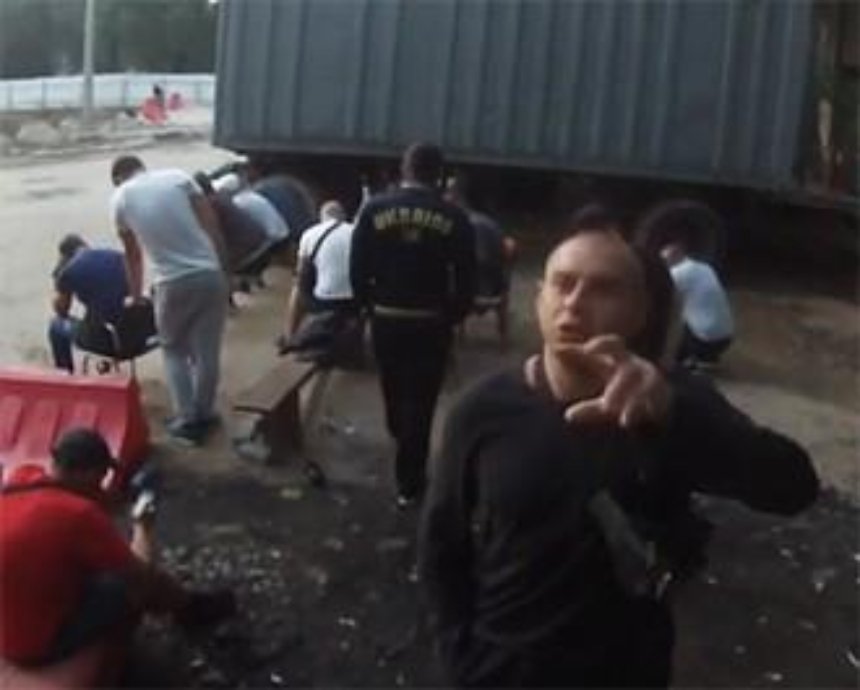 Жители Святошинского района Киева сожгли забор незаконной застройки