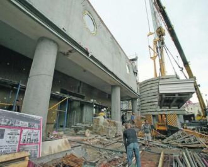 В Киеве откроют восстановленный после масштабного пожара кинотеатр "Жовтень"