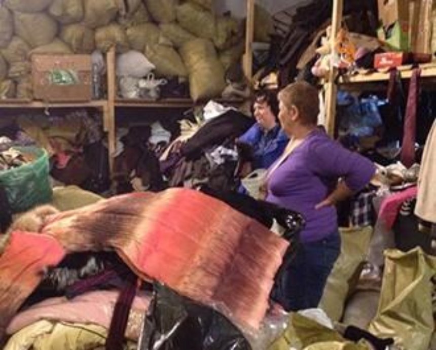 В Киеве незрячая женщина помогает переселенцам из зоны АТО