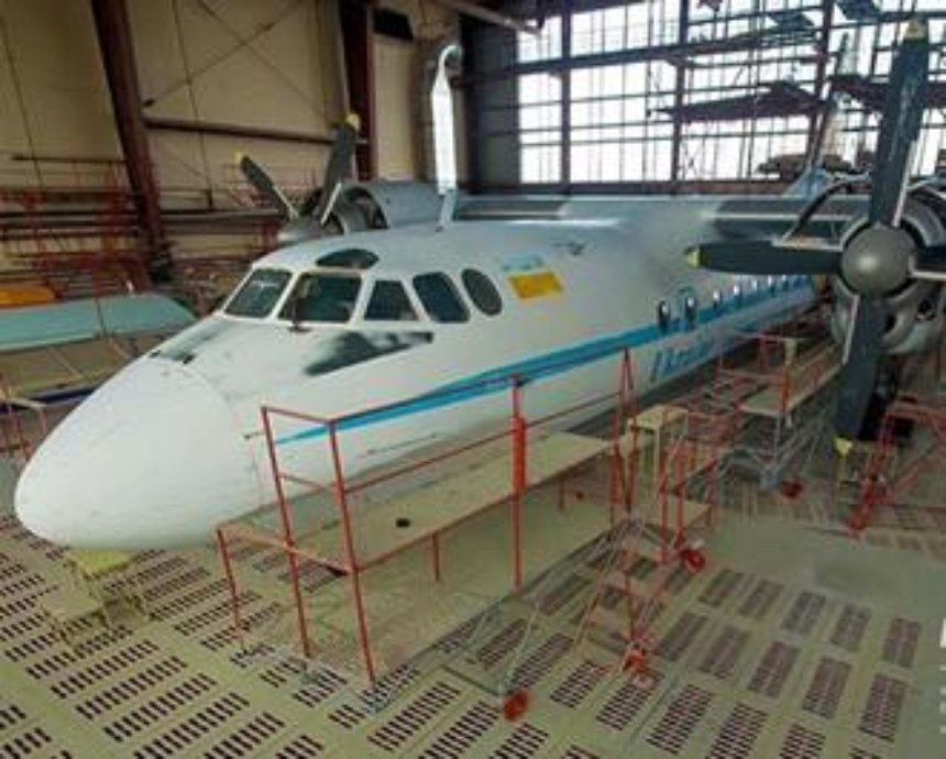 В аэропорту "Киев" установят самолет, разрисованный вручную (фото)