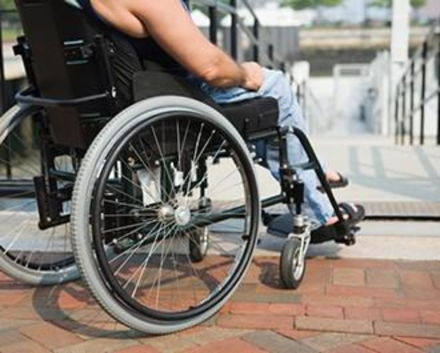 ЖЭК запретил киевлянину улучшить жизнь инвалидов и мам с колясками