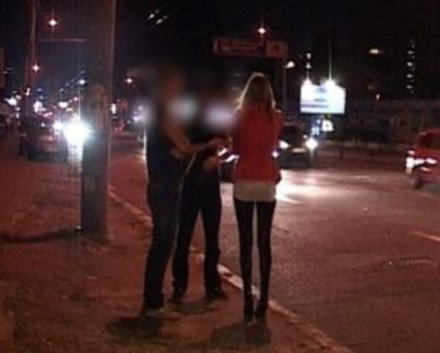 В Киеве милиционеры собрали "урожай" проституток (видео)