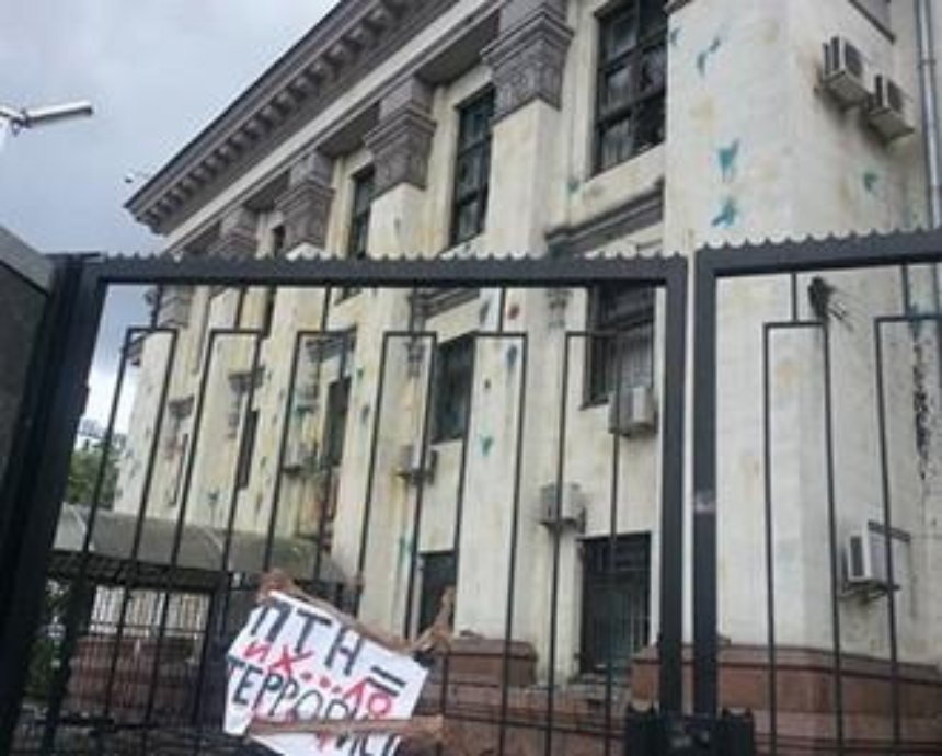 Посольство России в Киеве могут "переселить" на улицу Немцова