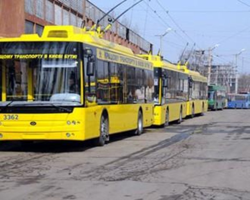 Киевляне хотят избавиться от стоянки троллейбусов