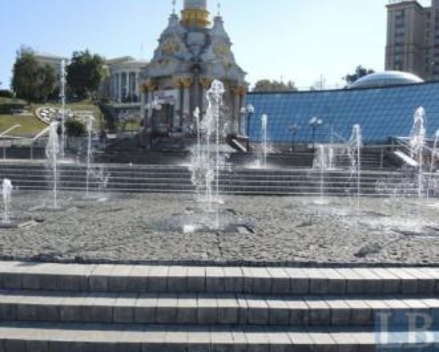 На Майдане после капремонта запустили Каскадный фонтан (фото, видео)