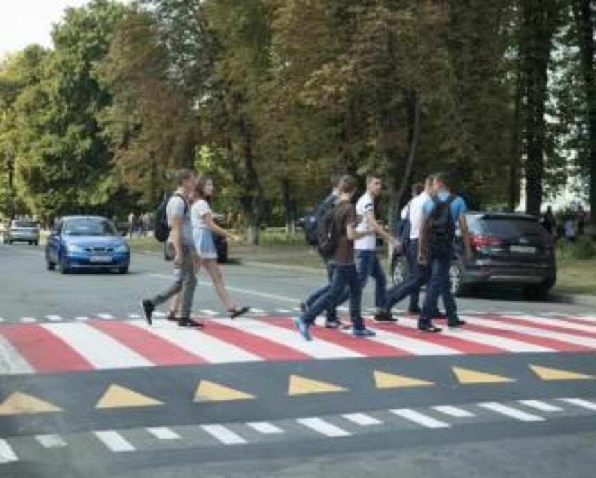 В Голосеевском районе появился "высокий" пешеходный переход (фото)