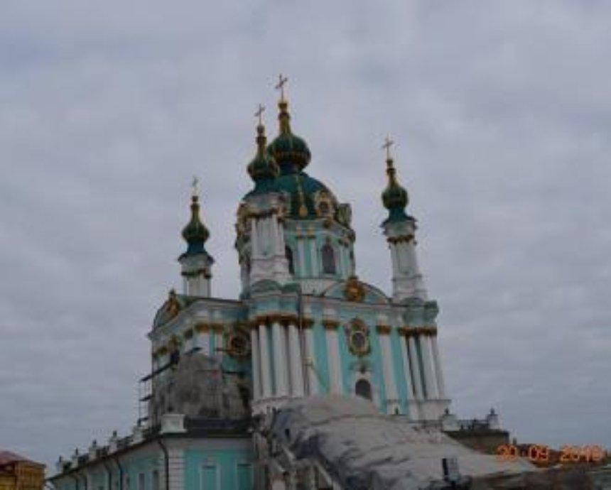 Реставрація Андріївської церкви: робітники завершили фасад