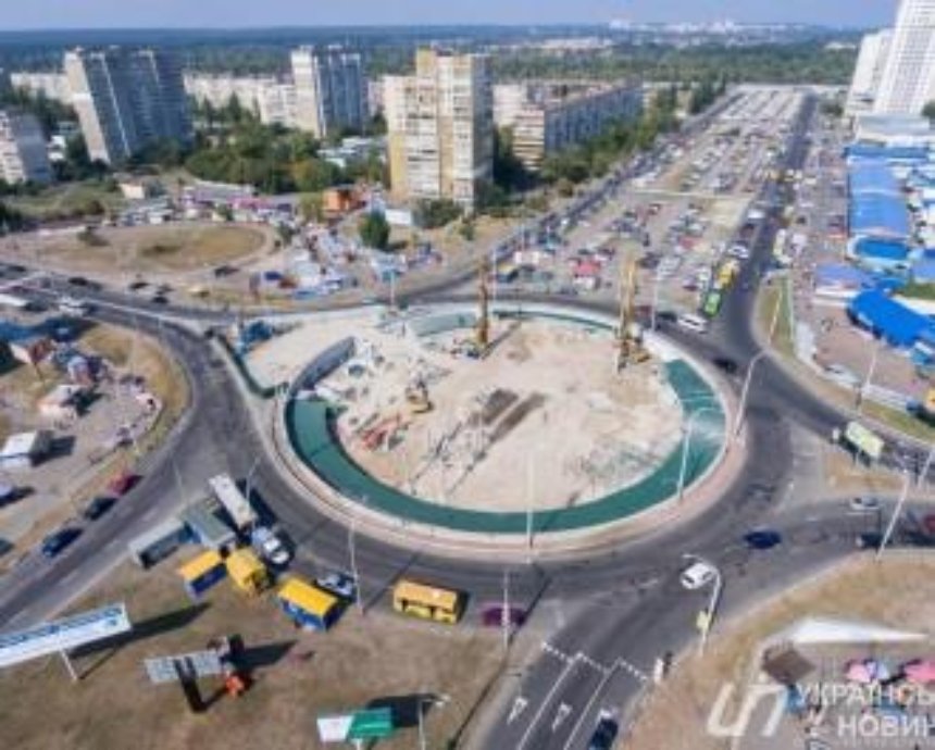 Строительство ТРЦ на "Героев Днепра" не создает нагрузки на саму станцию, - автор проекта