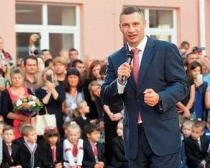 Віталій Кличко відкрив сучасну школу після реконструкції, на яку чекали 10 років