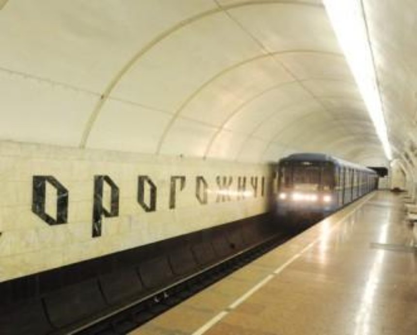 В Киеве временно ограничат движение транспорта: где перекроют улицы и закроют выход из метро