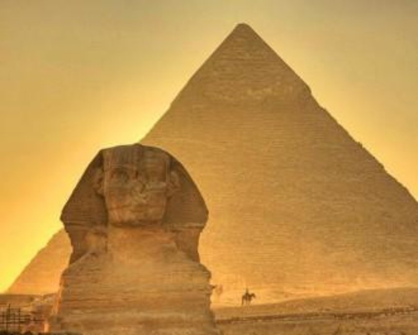 В Киеве готовят к открытию египетские пирамиды